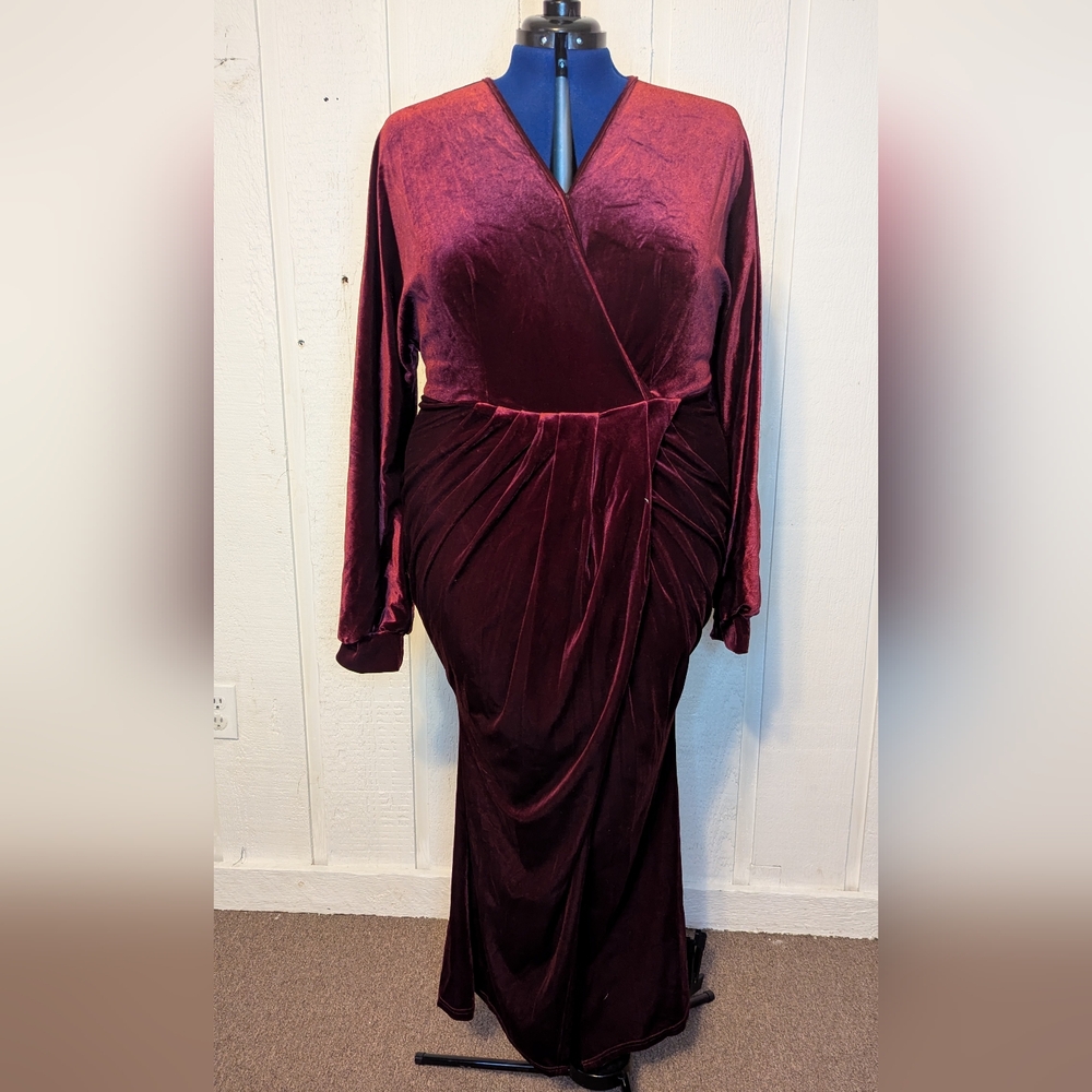 *NWT* Red Velvet Type Body Con Dress Roushing and Split Size 2x (Fits like XL)